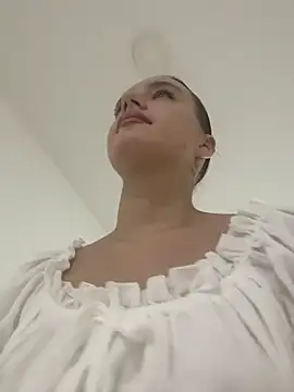 MiaTee online show from April 19, 3:06 am