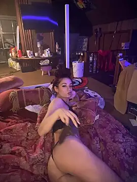 heluvsbabii online show from April 4, 5:28 am