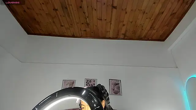 luna velveth online show from April 16, 10:37 am