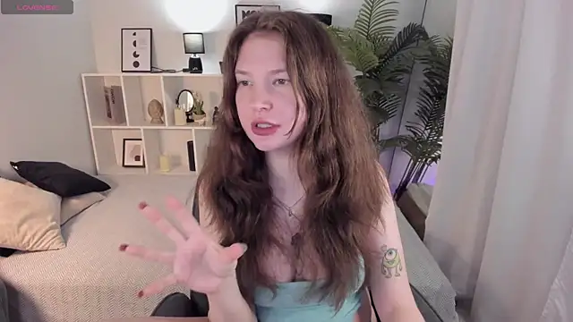 Luna Tide online show from April 30, 9:30 pm