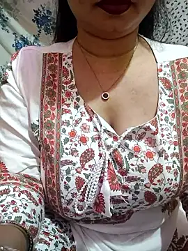 PARI51 online show from March 6, 8:15 pm