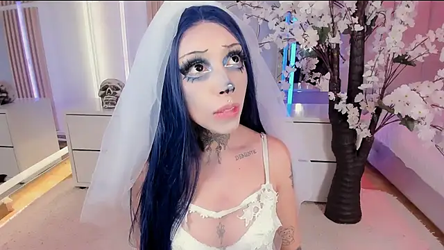 SalemBlackrose online show from April 18, 5:21 am