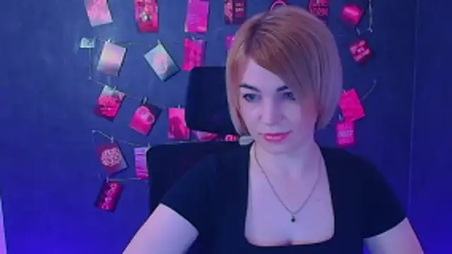 CuttieEmma online show from April 18, 11:45 am