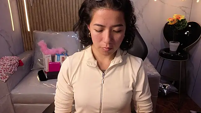 Lynn turner online show from February 25, 8:18 pm