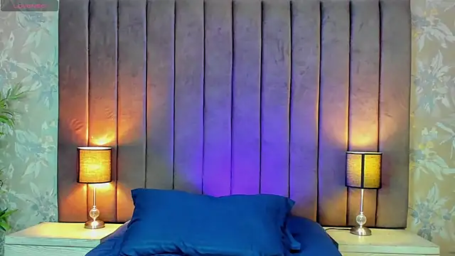 sophiegriffin online show from April 11, 1:37 pm