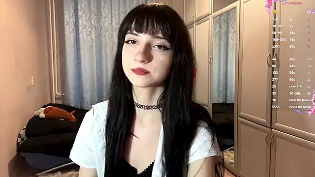 UrBabeLuna online show from April 1, 4:04 pm