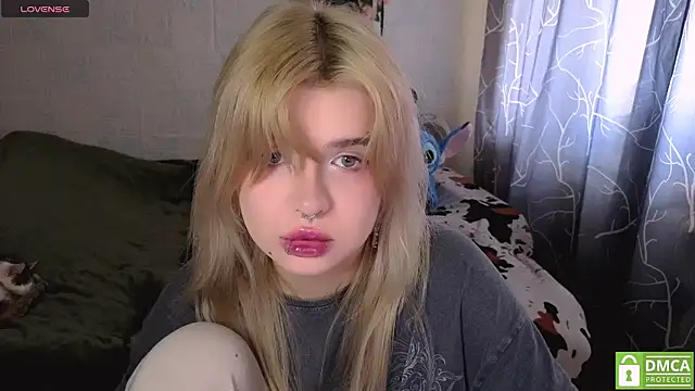 MoonlightGrace online show from April 17, 11:45 am