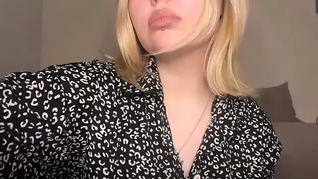 Ophelia Ritz online show from March 23, 12:39 am