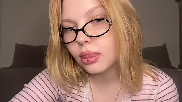 Ophelia Ritz online show from May 16, 12:46 am