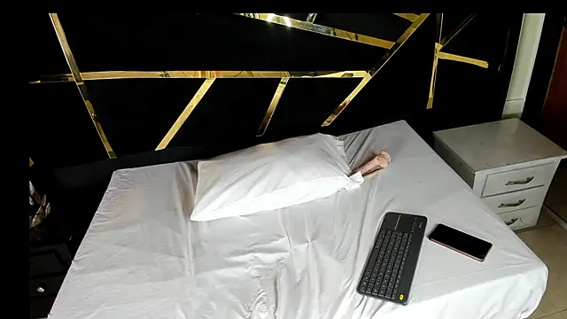 AngieLafourcade online show from February 14, 1:13 pm