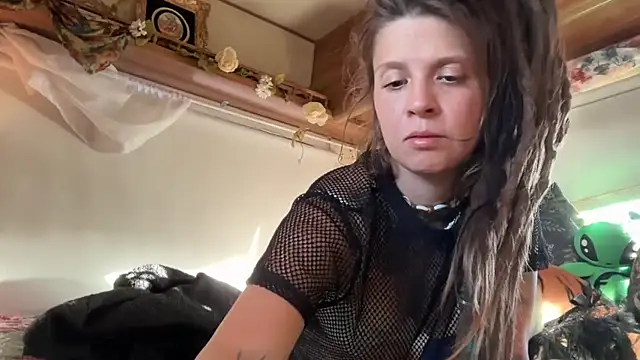 TheMoonNTheSun online show from April 23, 12:30 am