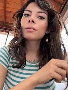 Isalove99 online show from April 3, 4:27 pm