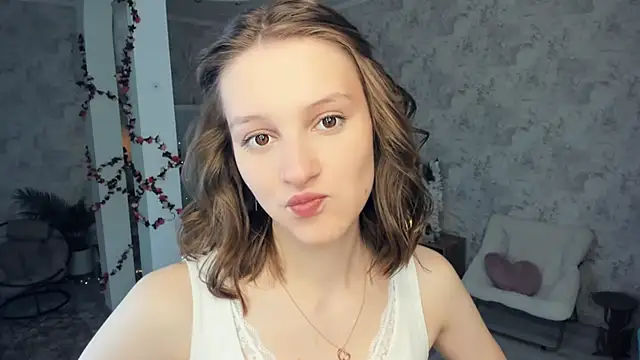 LianneBynon online show from February 15, 8:02 am