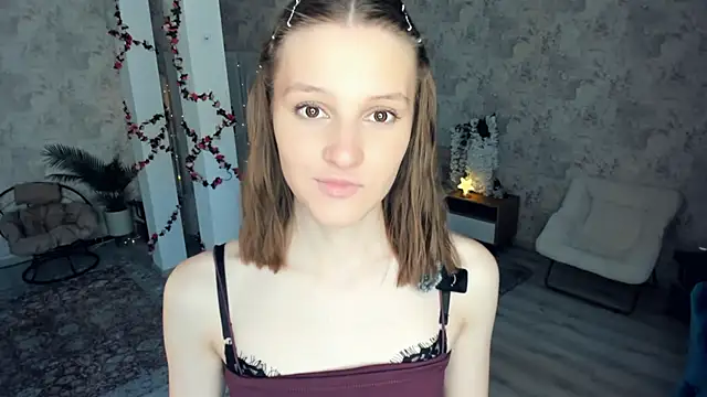 LianneBynon online show from February 18, 8:46 am