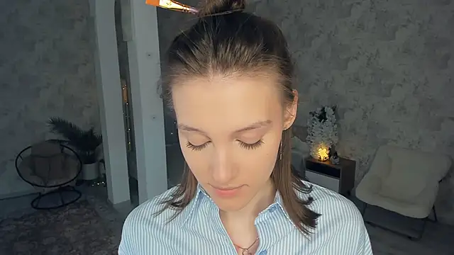 LianneBynon online show from March 28, 9:20 am