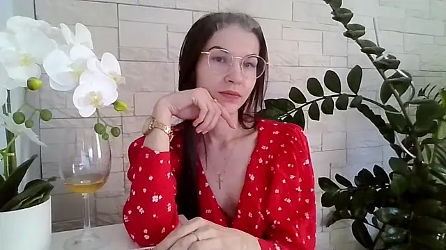 JuliaLovely online show from March 5, 3:41 pm