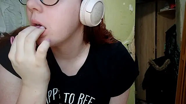 VannessaDillenbeck online show from February 24, 6:12 am