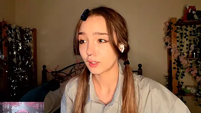 HoneyComfy online show from June 3, 1:23 pm
