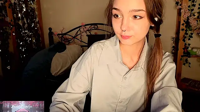 HoneyComfy online show from June 3, 2:33 pm