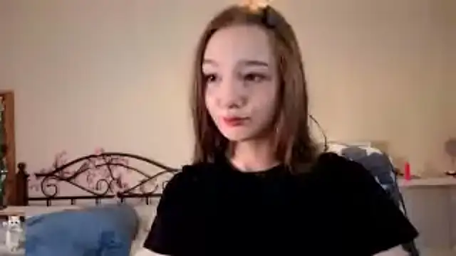 HoneyComfy online show from April 16, 2:39 pm