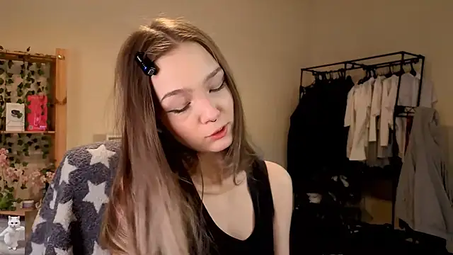 HoneyComfy online show from April 7, 2:19 pm