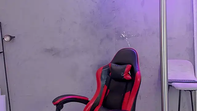 naomi  blair online show from April 15, 3:40 am