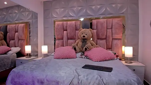 Paris Velvet online show from March 3, 11:22 pm