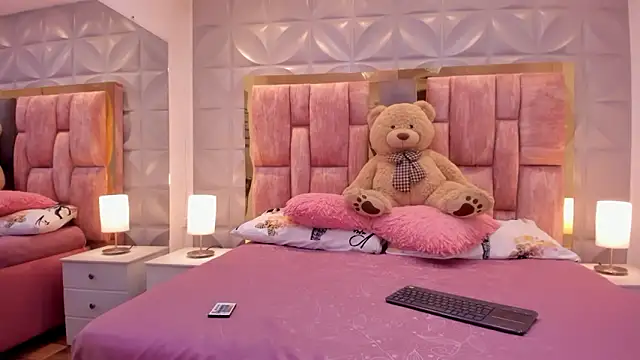 Paris Velvet online show from March 26, 11:17 pm