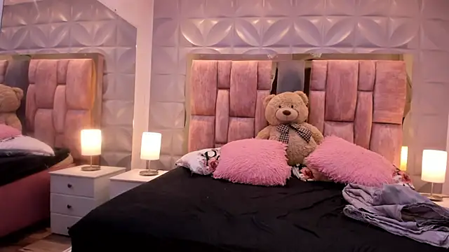 Paris Velvet online show from April 18, 10:53 pm