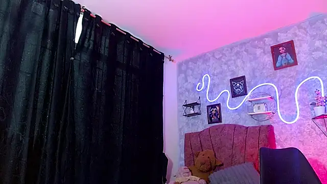 Everlin  Hot  online show from February 13, 12:18 pm