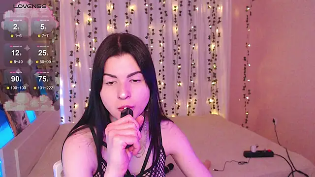 Stephanie Bloom online show from March 4, 6:25 pm