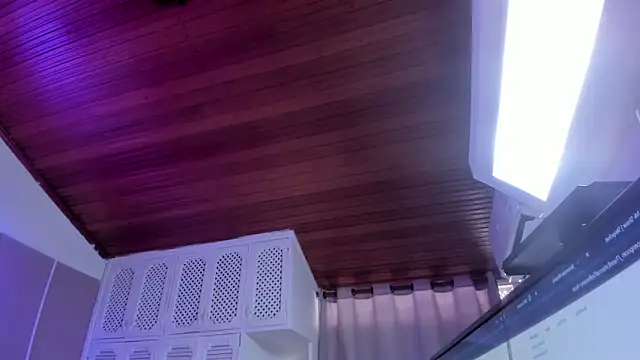  Kailythompson online show from February 24, 8:07 pm