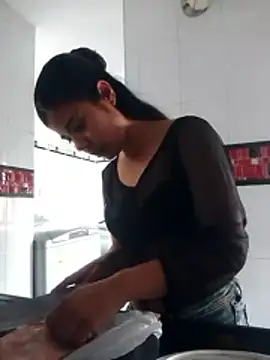 Roxan King online show from February 20, 6:09 pm