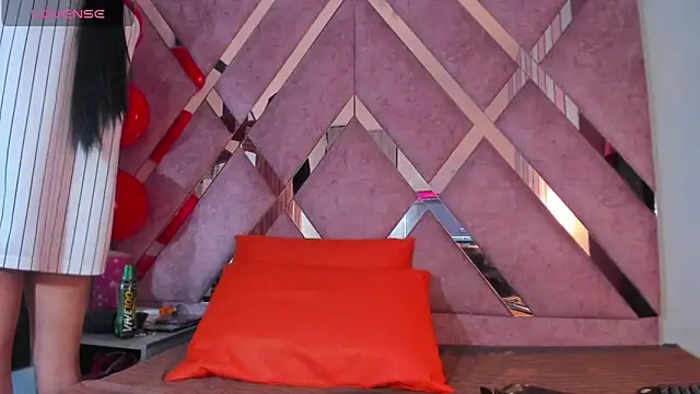 MeghanQueen   online show from February 14, 5:09 am