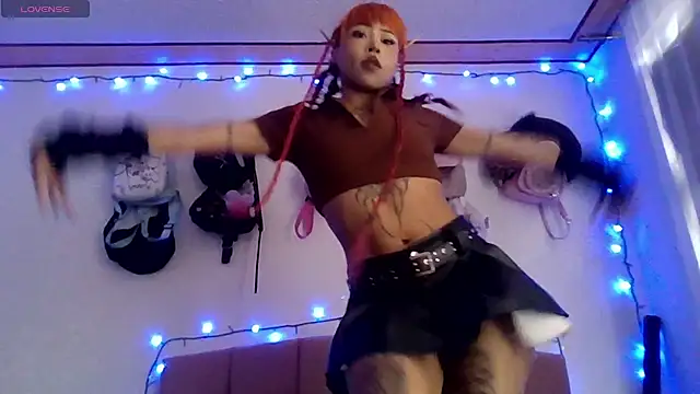 suky pou online show from April 27, 7:44 pm