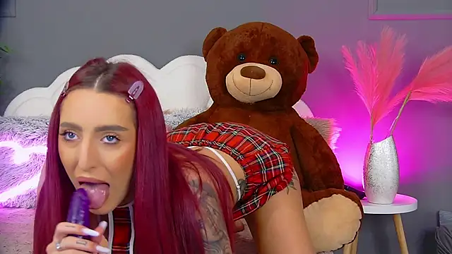 CrystalRedd online show from April 6, 4:46 am