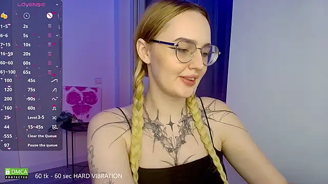 AdeLuna online show from May 9, 9:39 pm