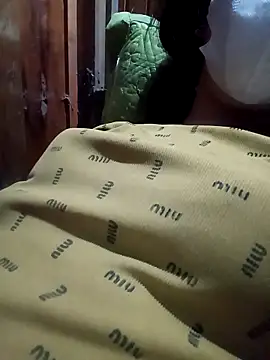 hot-luna- online show from April 4, 10:08 pm