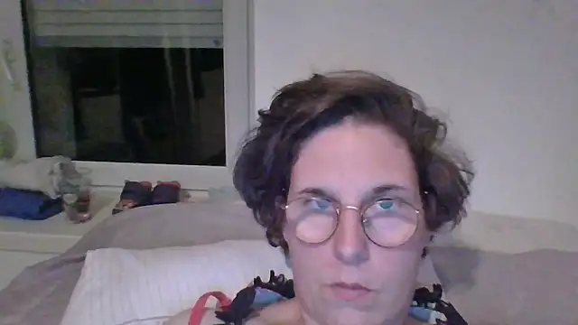 OIseauNoir88 online show from April 26, 8:06 pm