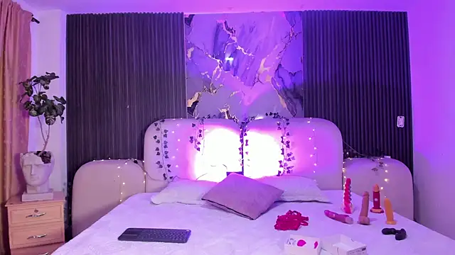 JazminRusso  online show from April 17, 4:47 am