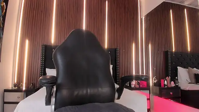 Viannca   online show from April 17, 4:36 am