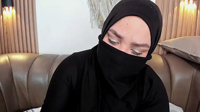 Salma Haleem online show from April 16, 9:25 pm