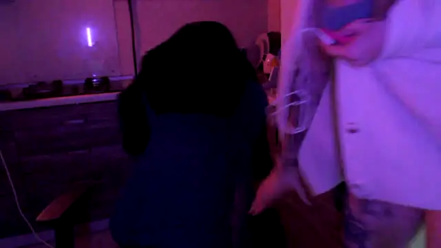 JuliaGraceOF online show from March 8, 12:40 am