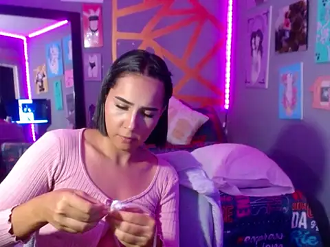 Evelyn lovers  online show from April 17, 1:30 am