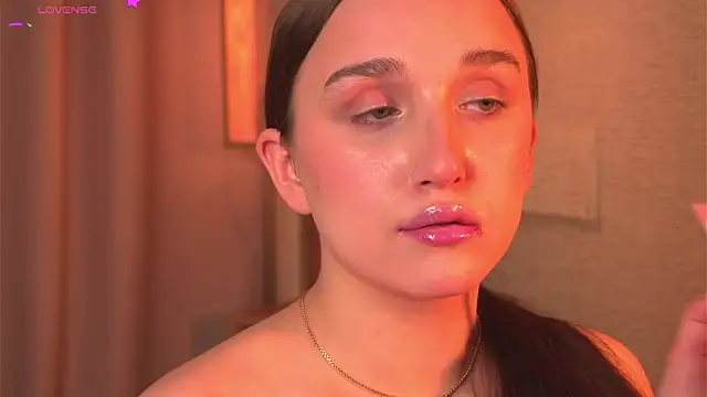 jenniferonlyforu online show from April 7, 5:26 pm