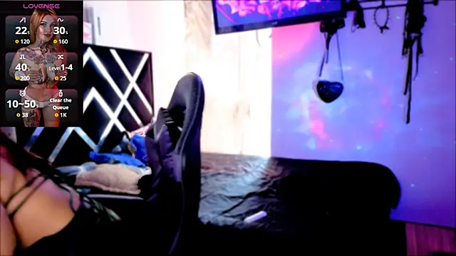 Zoeee 001 online show from February 10, 9:29 pm