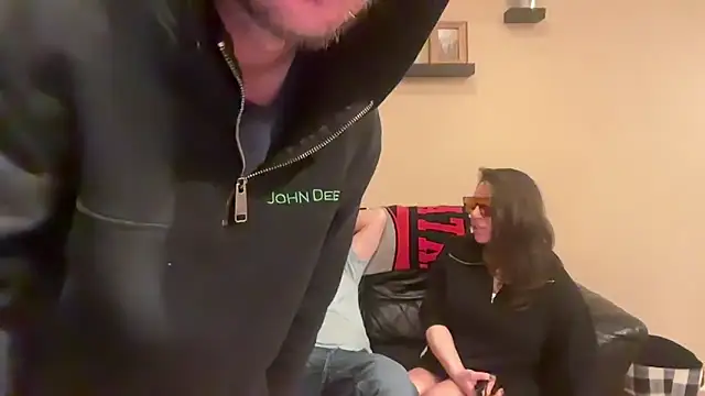 mr mrs glitter online show from April 27, 5:15 am