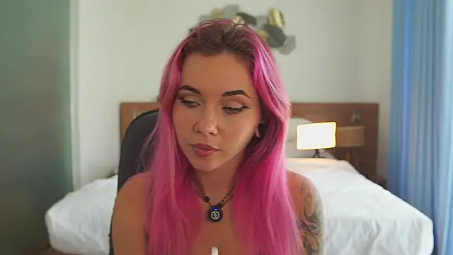 Sarah Pink online show from December 18, 2:27 am