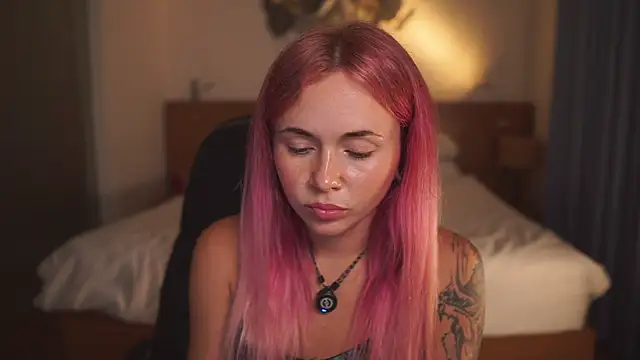 Sarah Pink online show from March 26, 2:08 pm