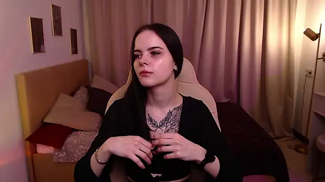 Antonia Thomass online show from February 4, 7:33 am